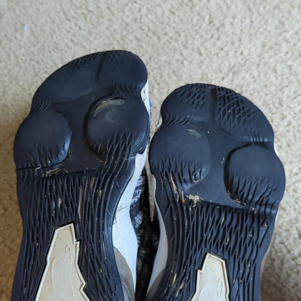 Nike Lebron 17 Basketball shoes Size 4.5Y Black/gray